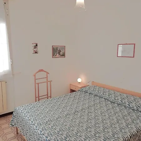 Attractive With Private Garden Апартаменты