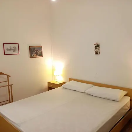 Attractive With Private Garden Apartament
