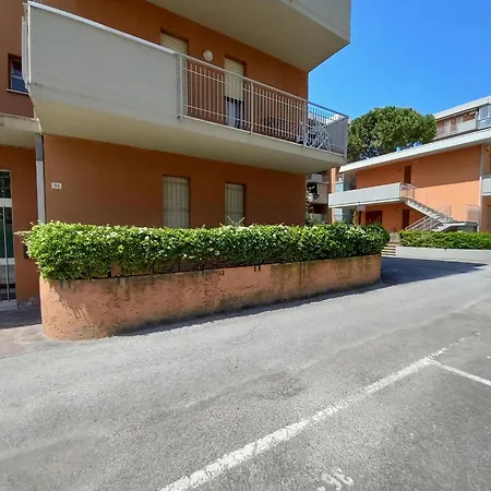 Attractive With Private Garden Διαμέρισμα Ραβένα