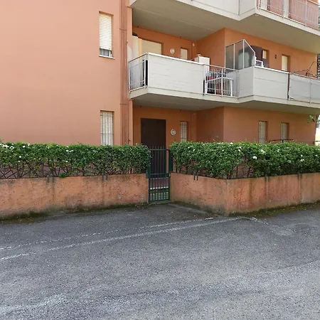 Διαμέρισμα Attractive With Private Garden
